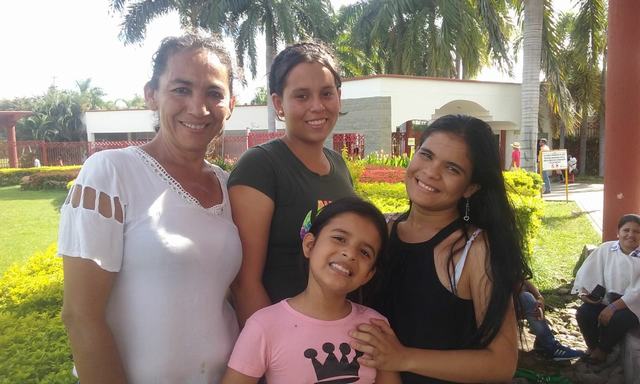 Lizeth Xiomara Alarcón, Yanin Gómez, Saraí Alexandra Alarcón y Catalina Ávila Alarcón.